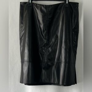 Avenue Size 18 Faux Leather Black Skirt